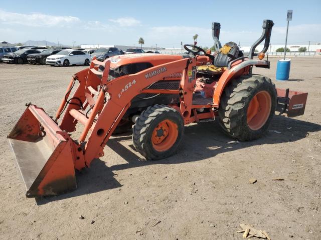 KUTA TRACTOR 2010 orange   A3656 photo #3