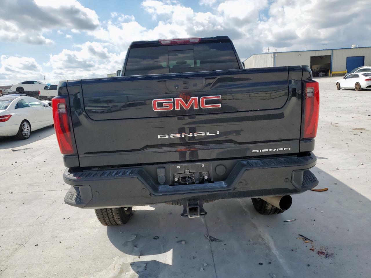 GMC SIERRA K2500 DENALI