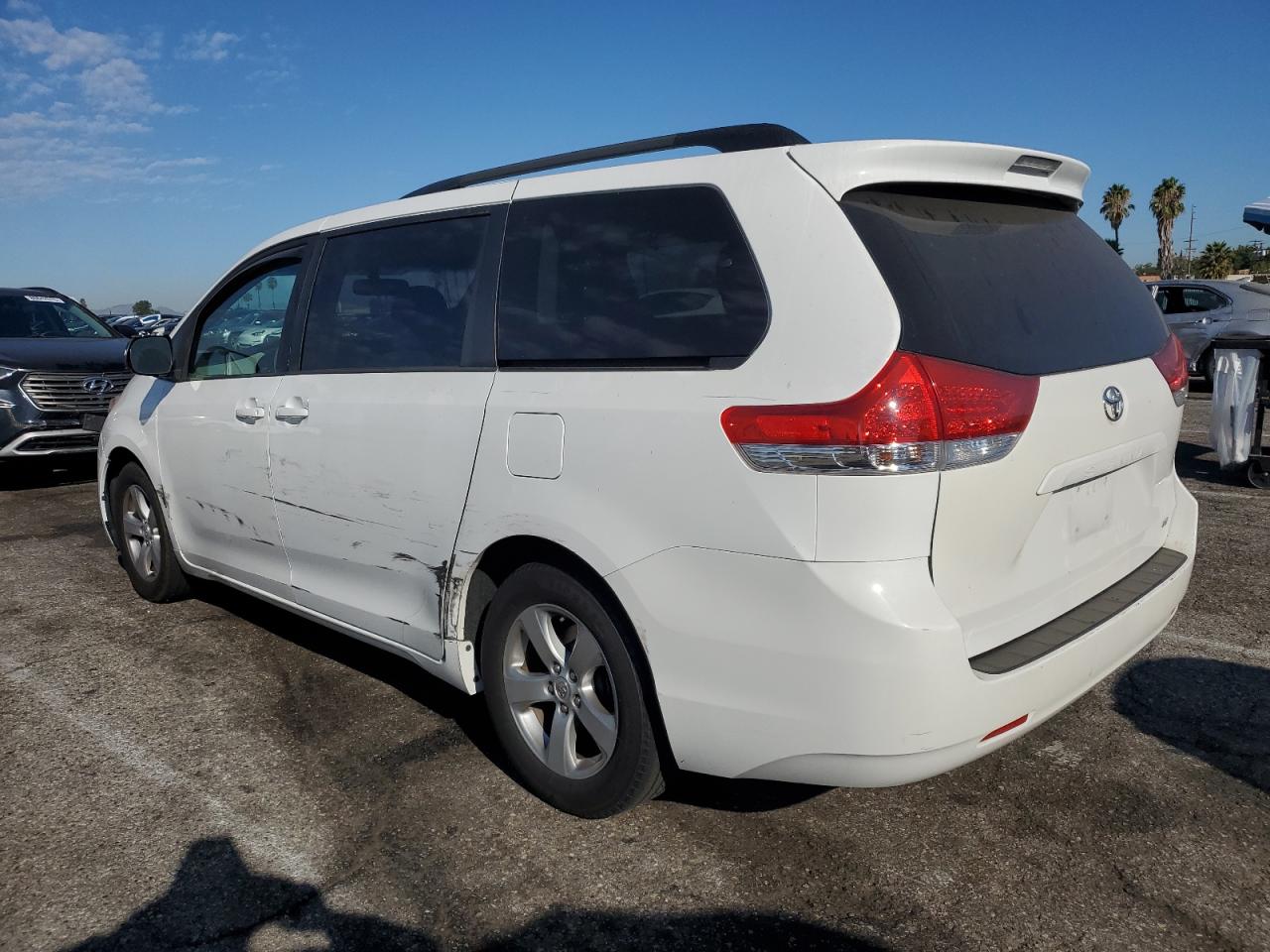 Lot #3278882038 2014 TOYOTA SIENNA LE