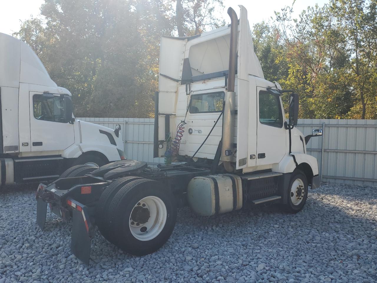 Lot #3286950797 2016 VOLVO VNL