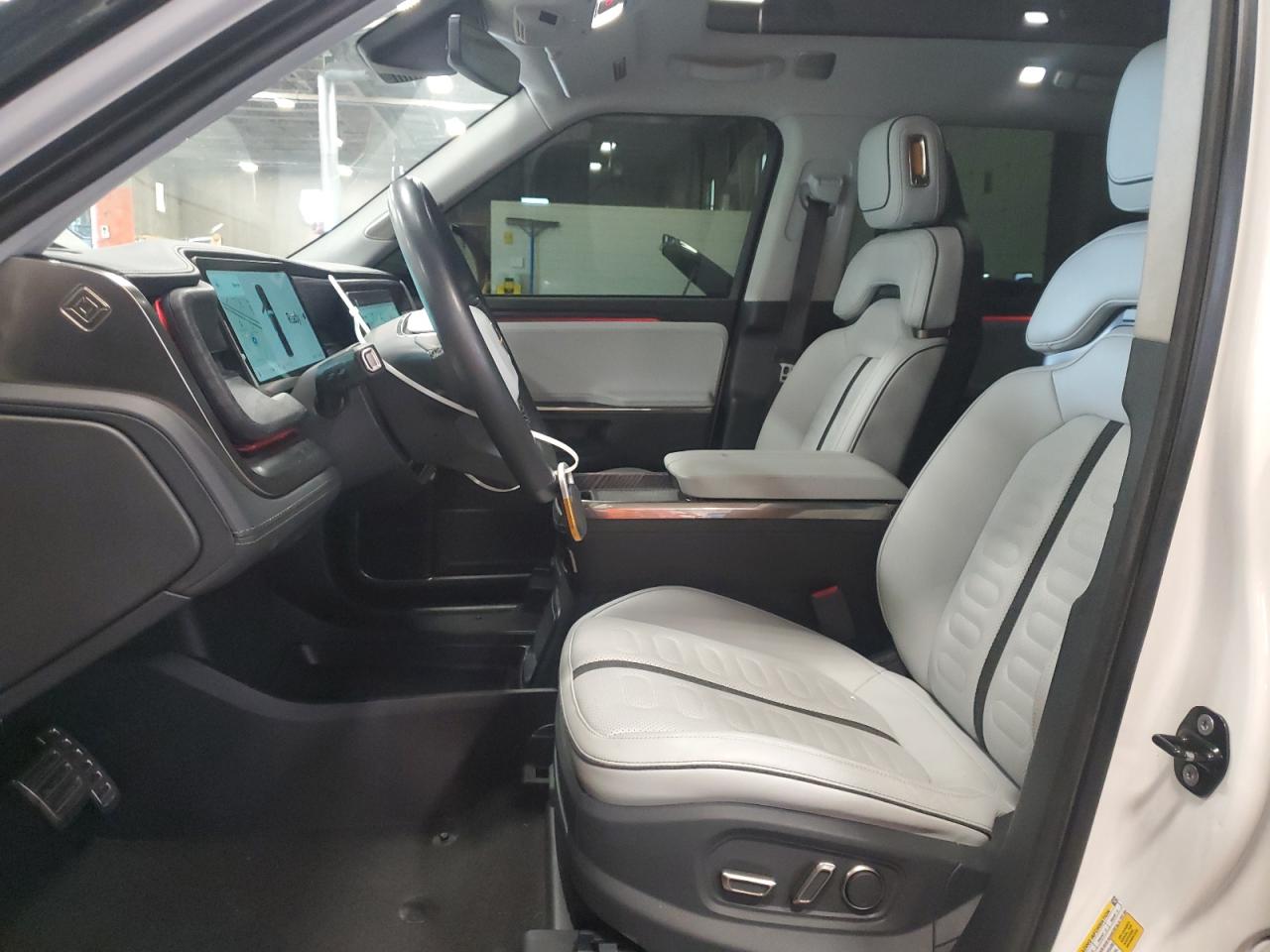 RIVIAN R1T ADVENTURE