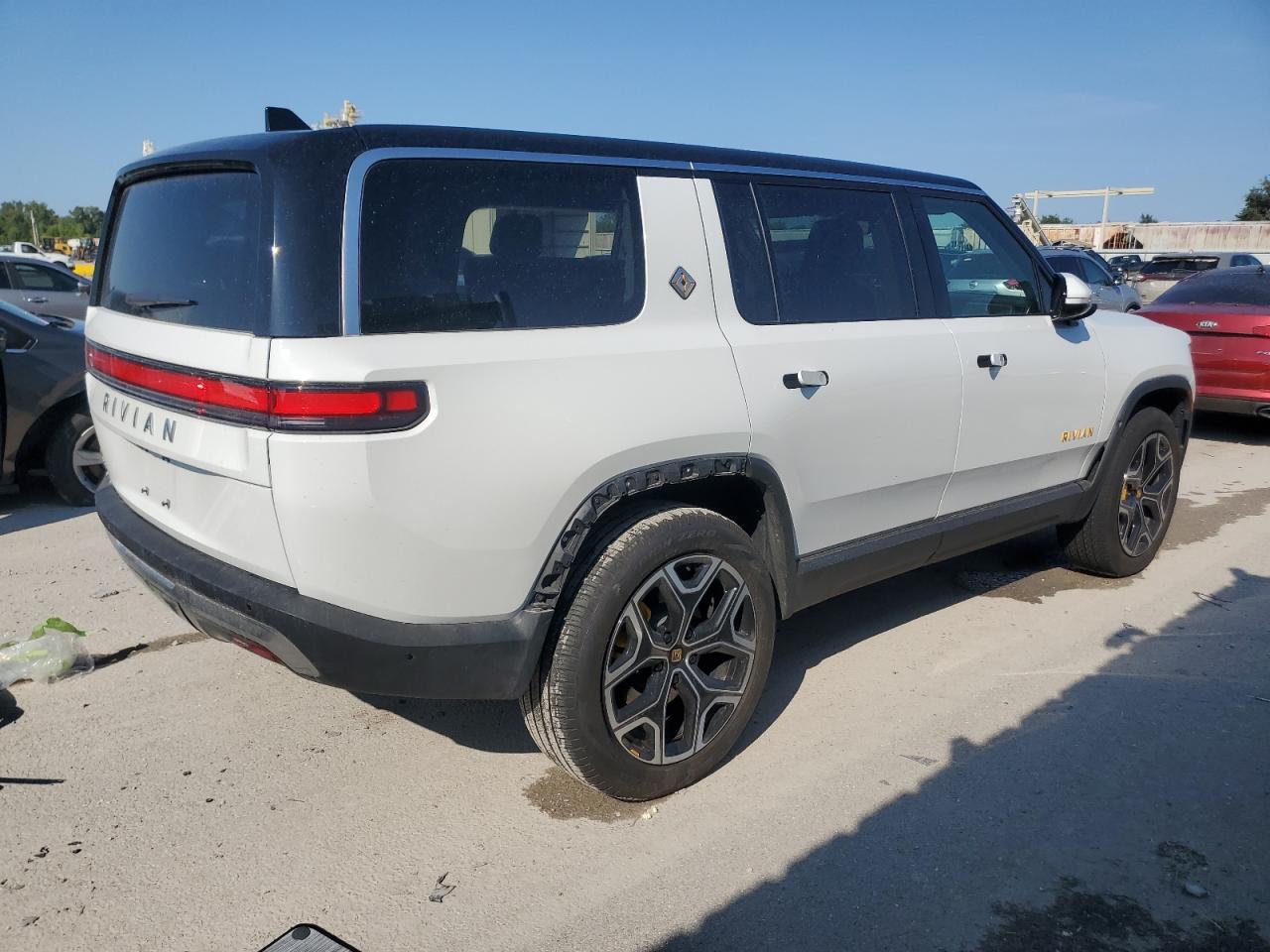 RIVIAN R1S ADVENTURE