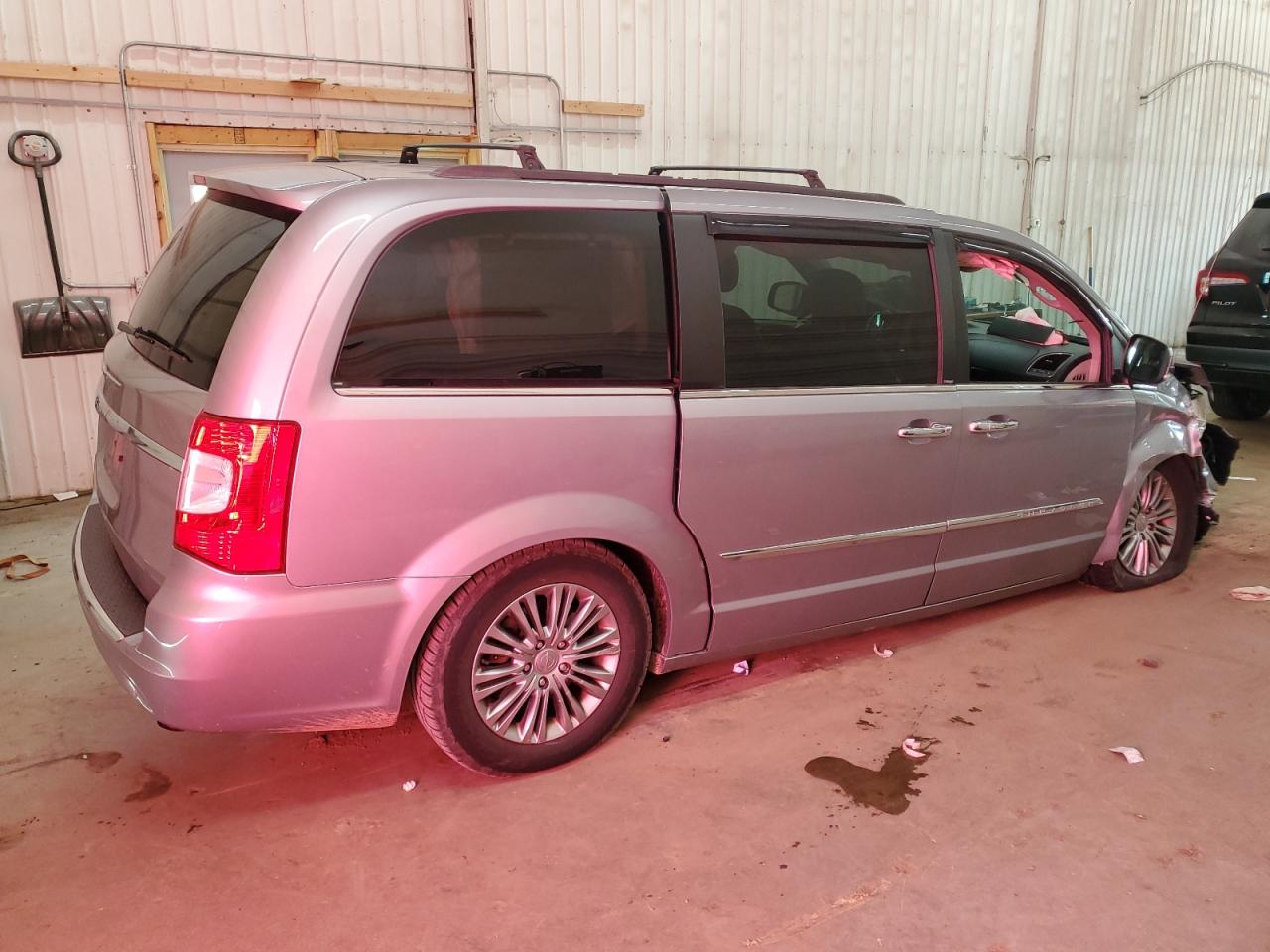 CHRYSLER TOWN & COUNTRY TOURING L