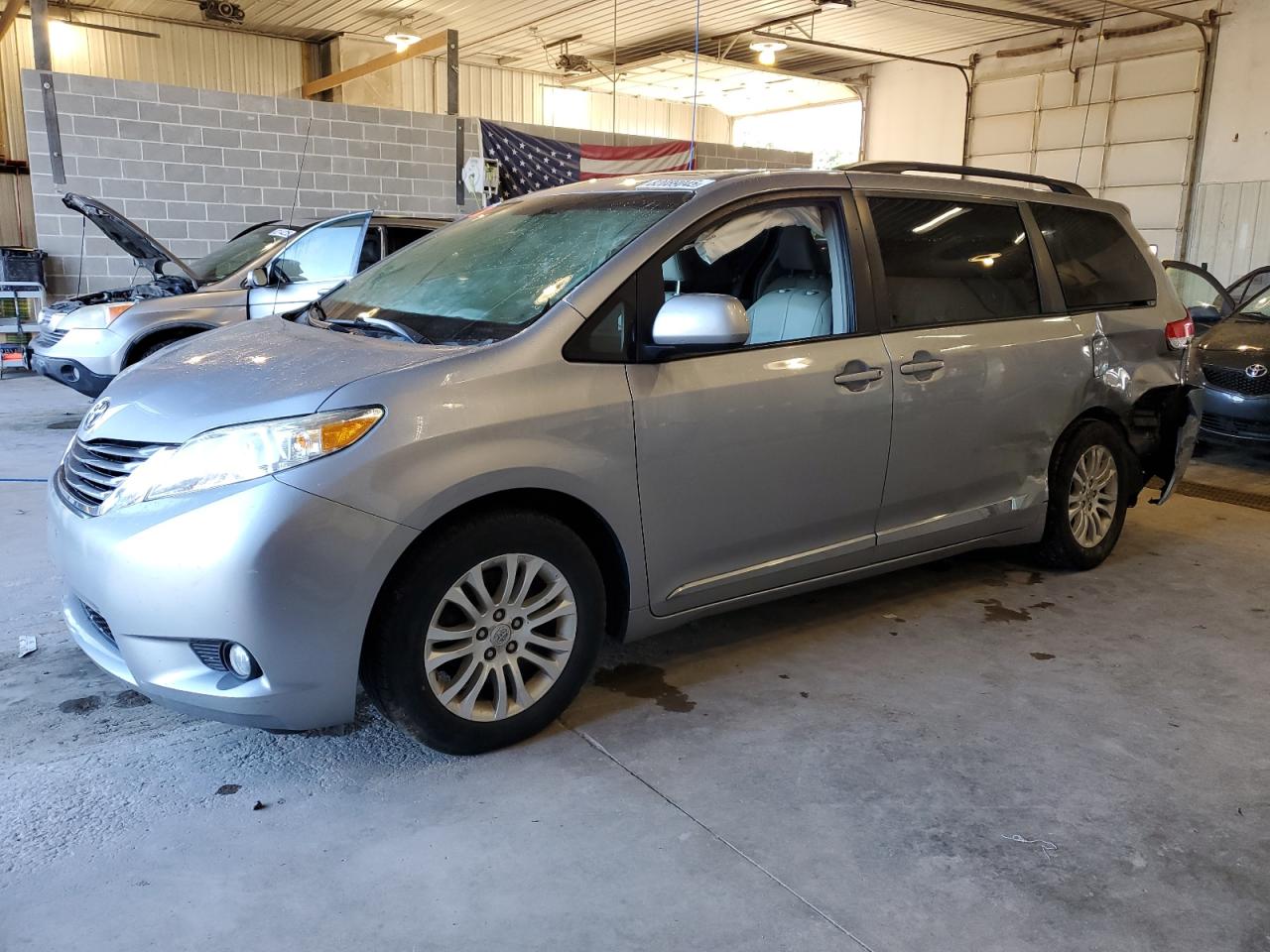 TOYOTA SIENNA XLE
