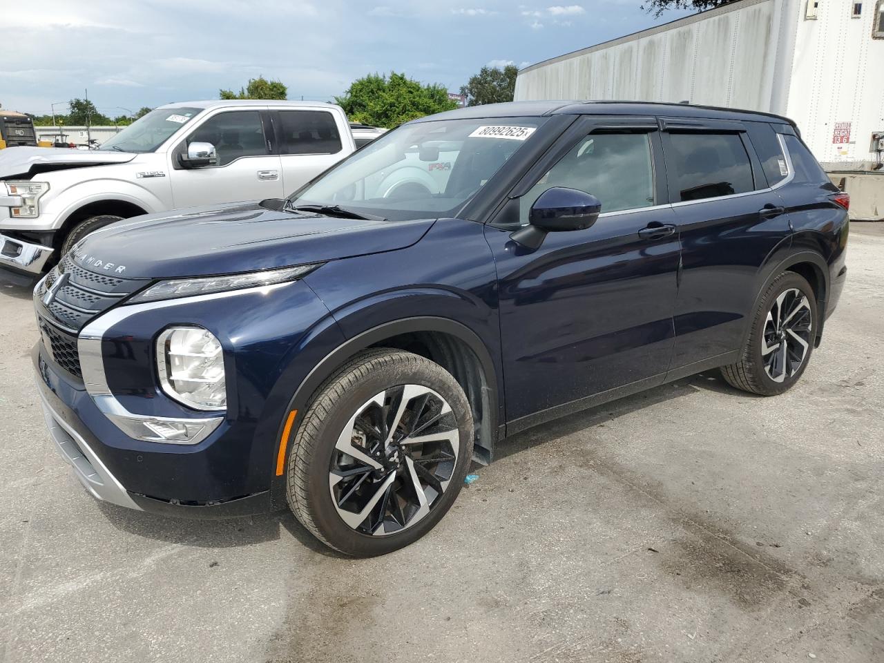 MITSUBISHI OUTLANDER SE