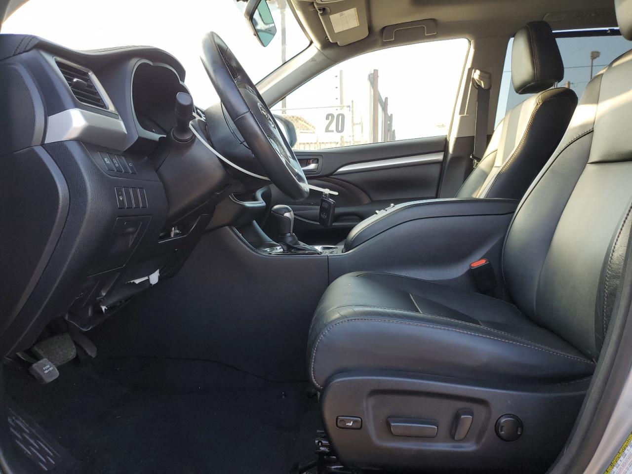 TOYOTA HIGHLANDER SE