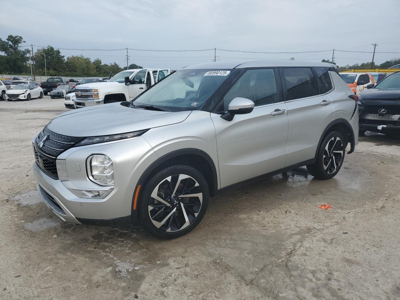 MITSUBISHI OUTLANDER SE