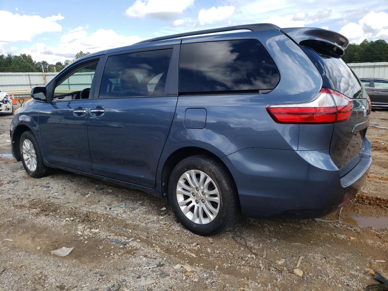 TOYOTA SIENNA XLE