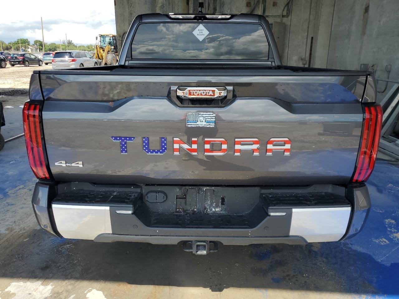 TOYOTA TUNDRA CREWMAX LIMITED