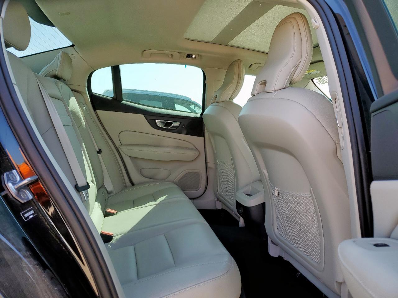 VOLVO S60 T5 MOMENTUM