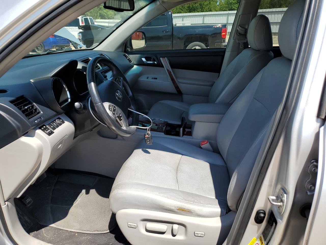 TOYOTA HIGHLANDER LIMITED