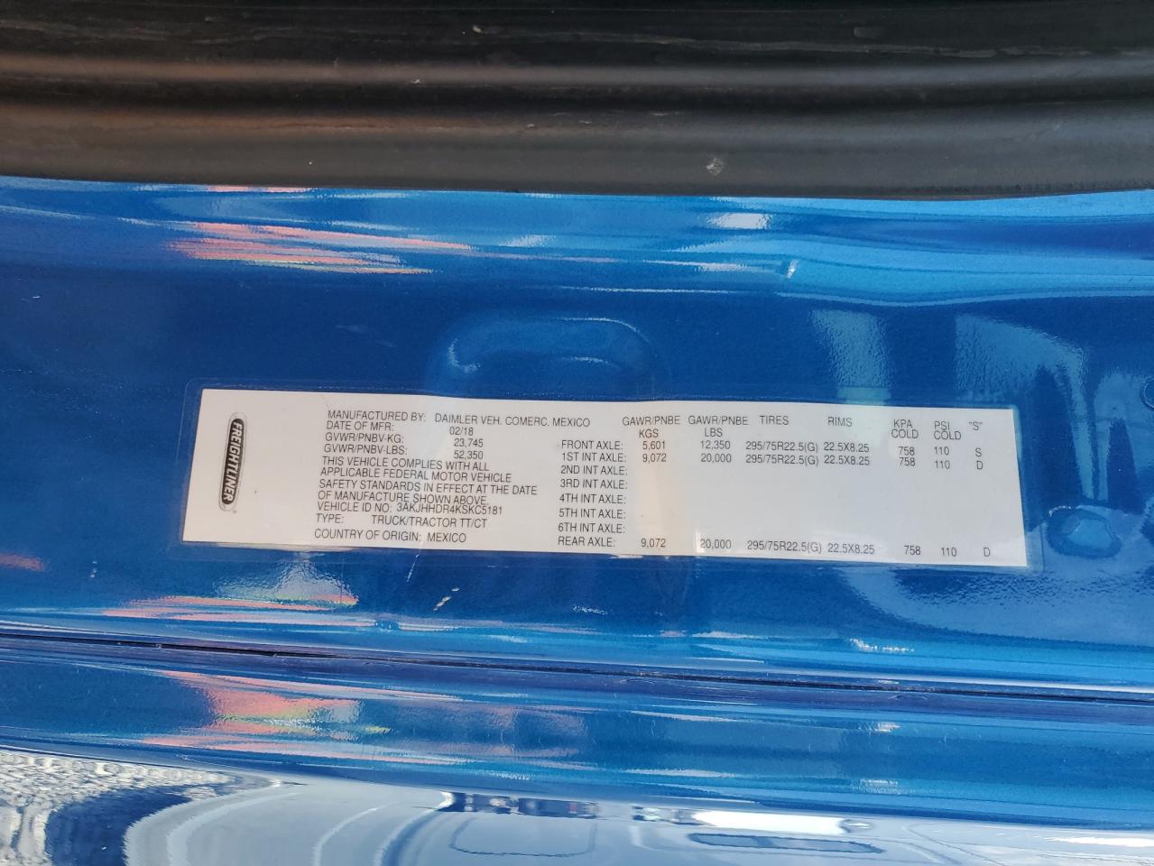 Lot #3257239797 2019 FREIGHTLINER CASCADIA 1