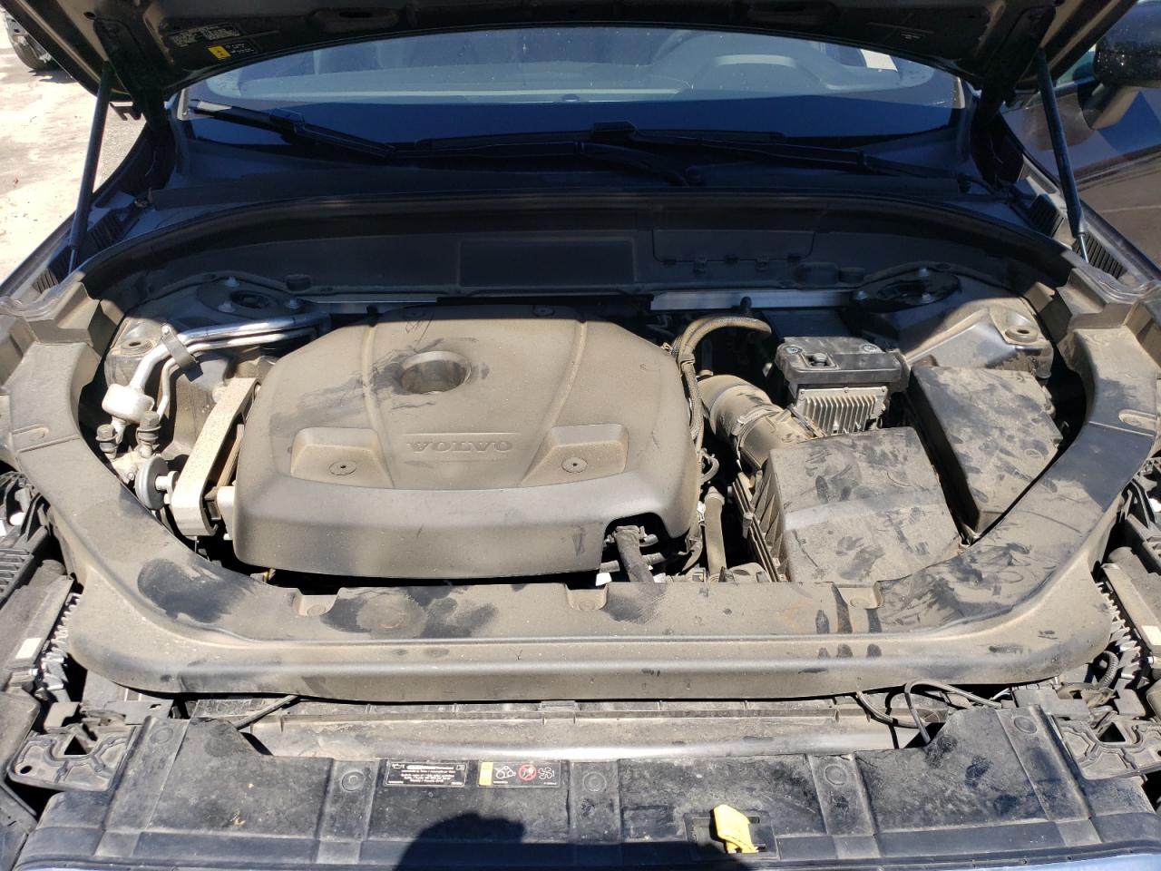 VOLVO XC60 T5 R-DESIGN