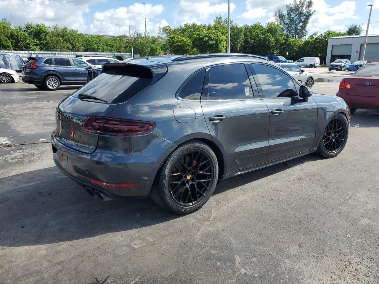 PORSCHE MACAN GTS