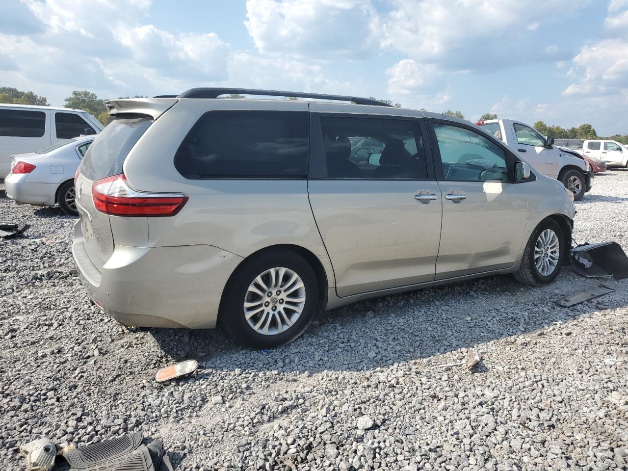 TOYOTA SIENNA XLE