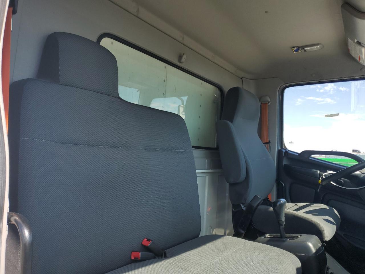 Lot #3261274946 2020 HINO 258/268