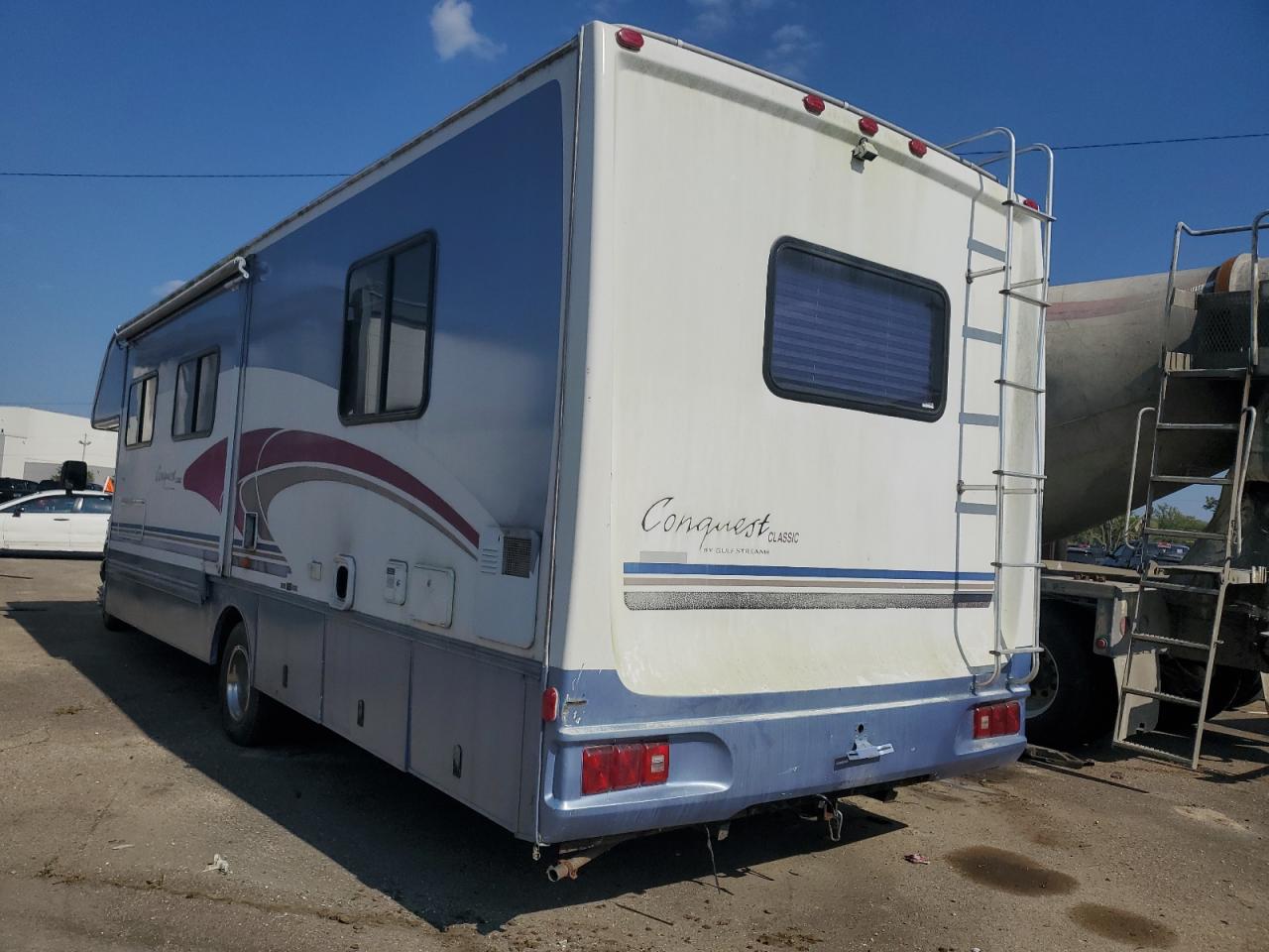 Lot #3257195285 2001 FORD ECONOLINE E450 SUPER DUTY CUTAWAY VAN