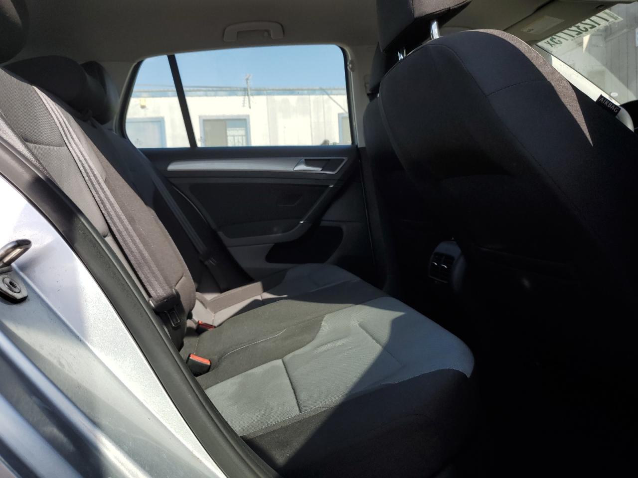 VOLKSWAGEN E-GOLF SE