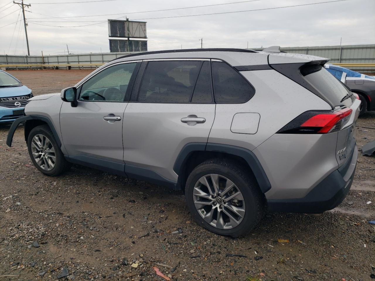 TOYOTA RAV4 XLE PREMIUM
