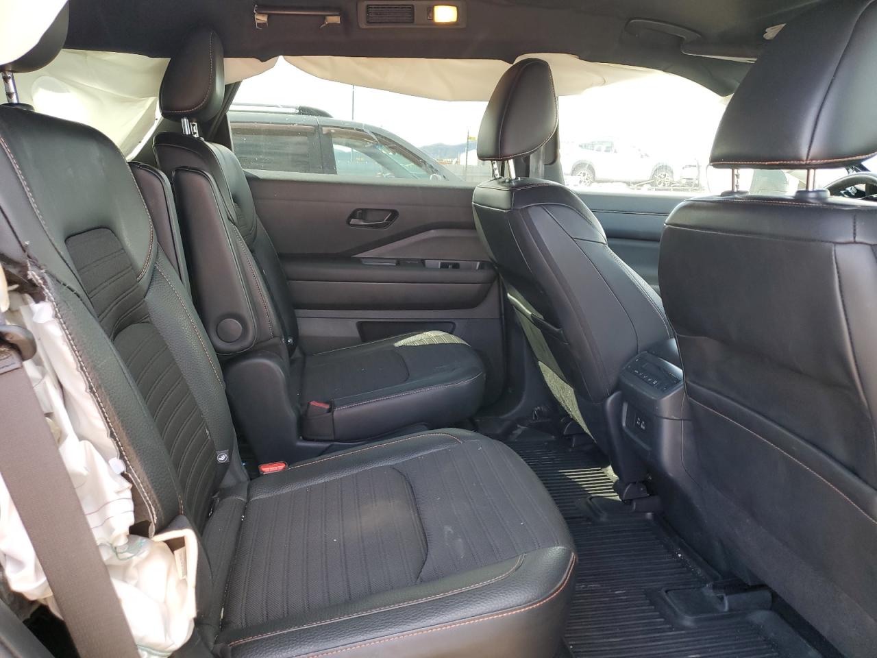 NISSAN PATHFINDER SV