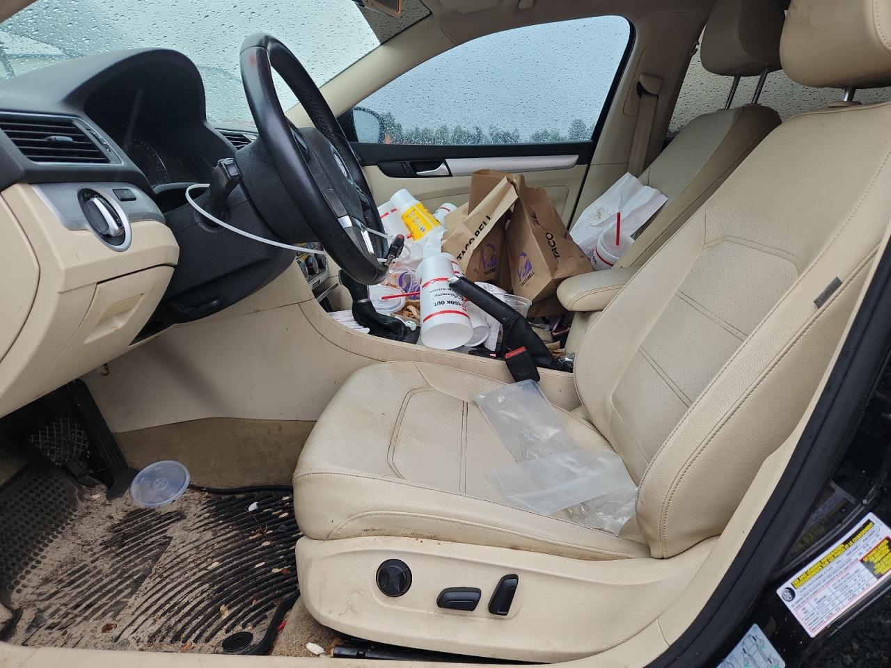 VOLKSWAGEN PASSAT SE