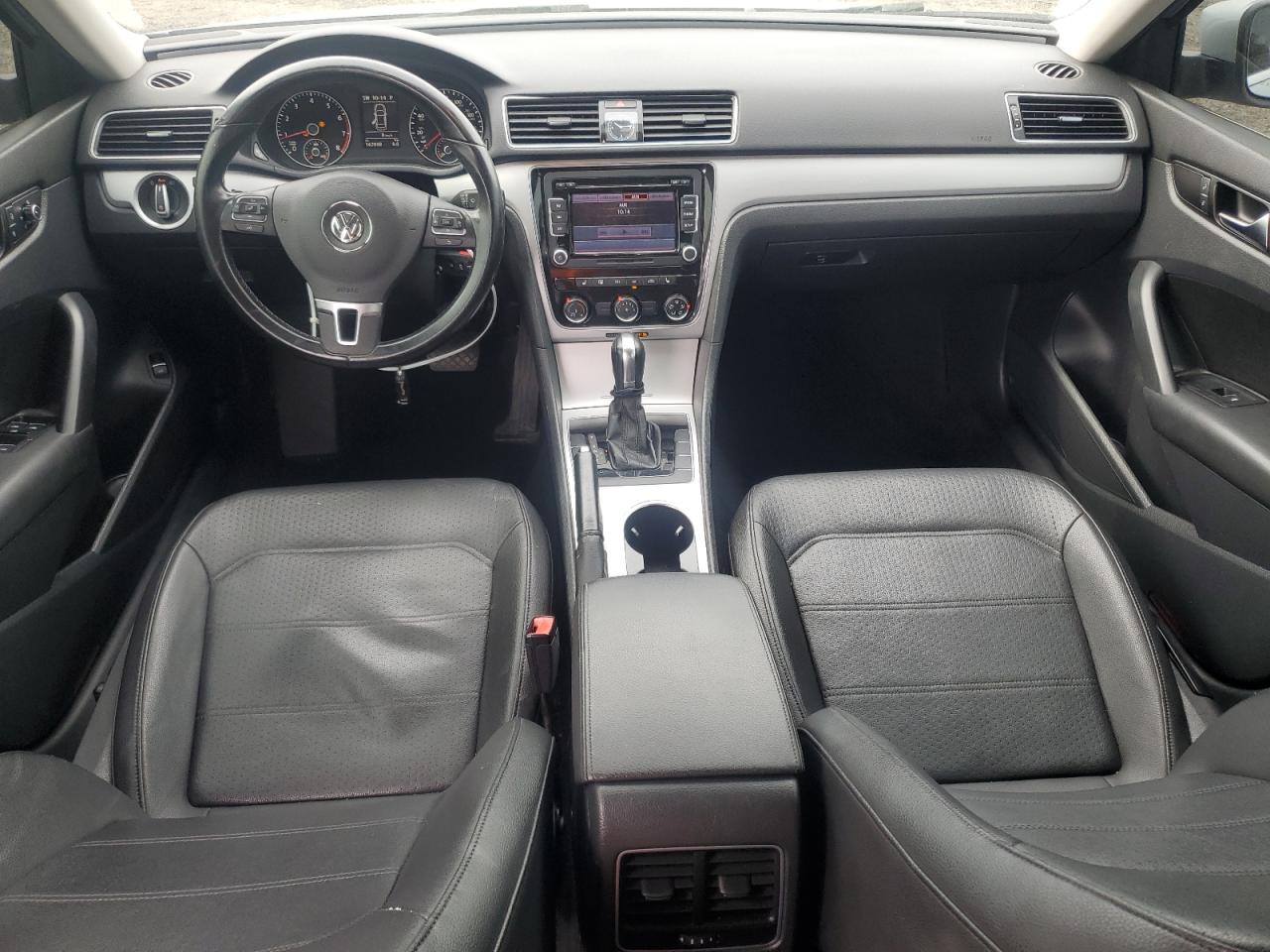 VOLKSWAGEN PASSAT SE