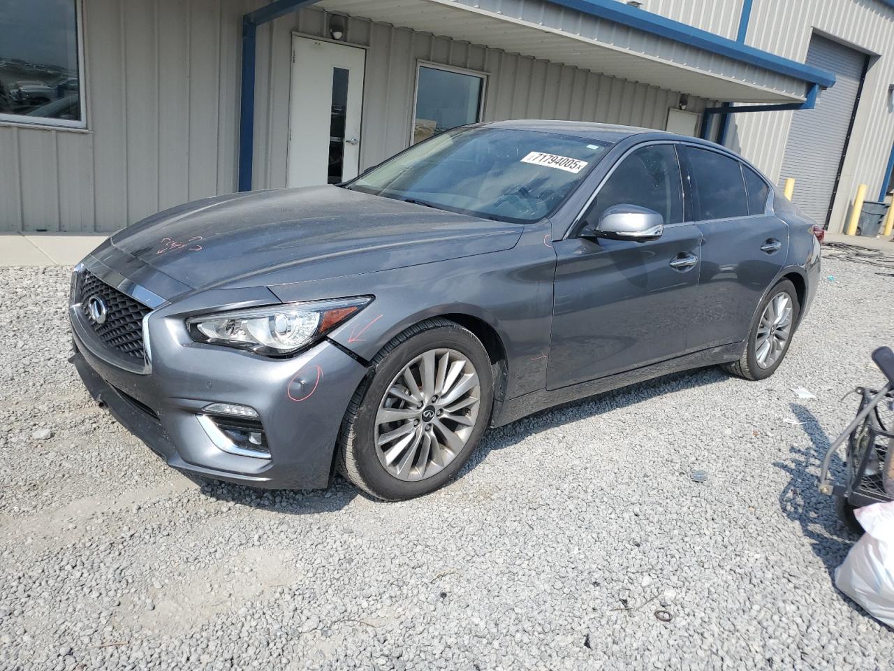 INFINITI Q50 LUXE