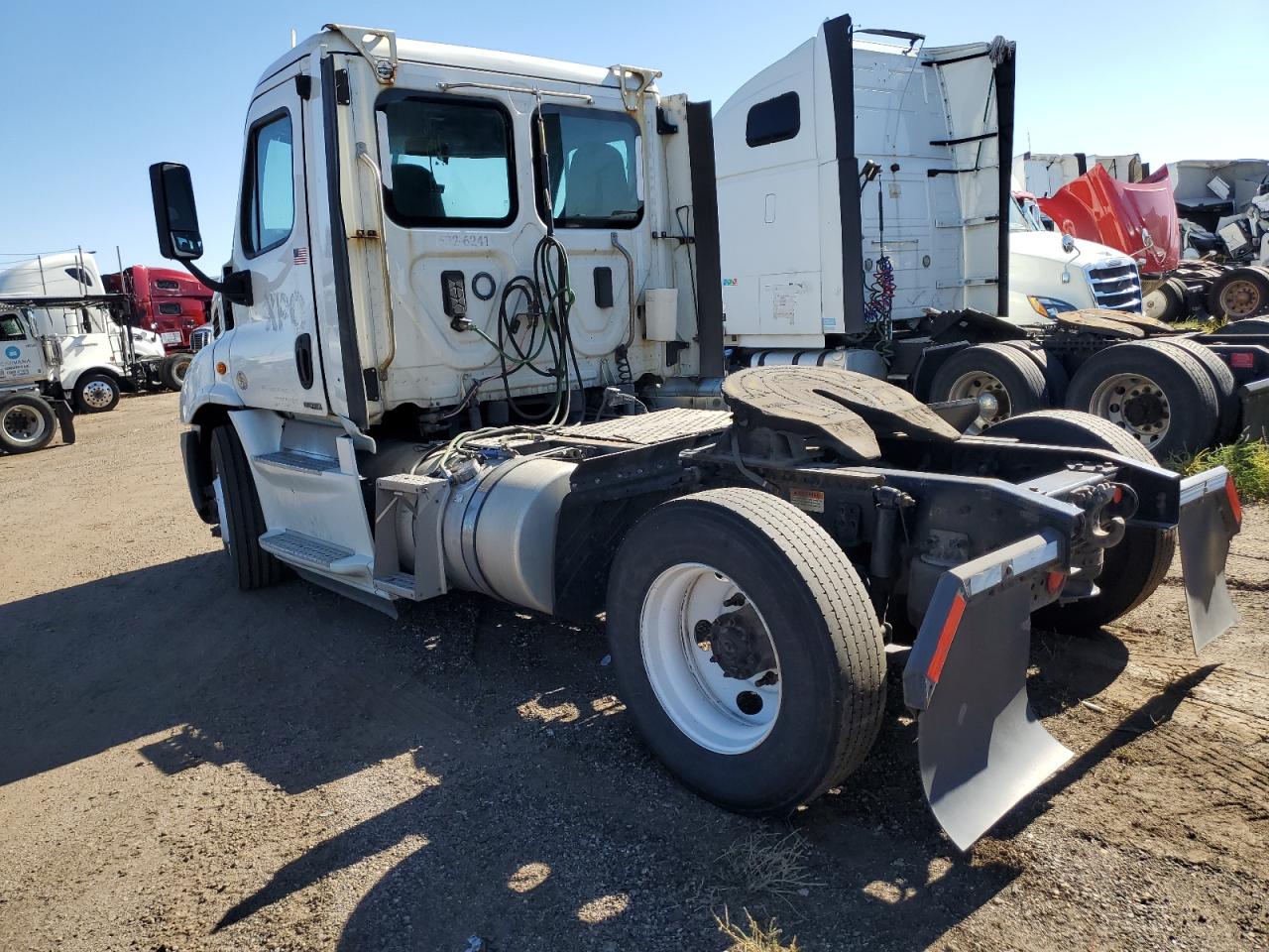 Lot #3254472147 2017 FREIGHTLINER CASCADIA 1