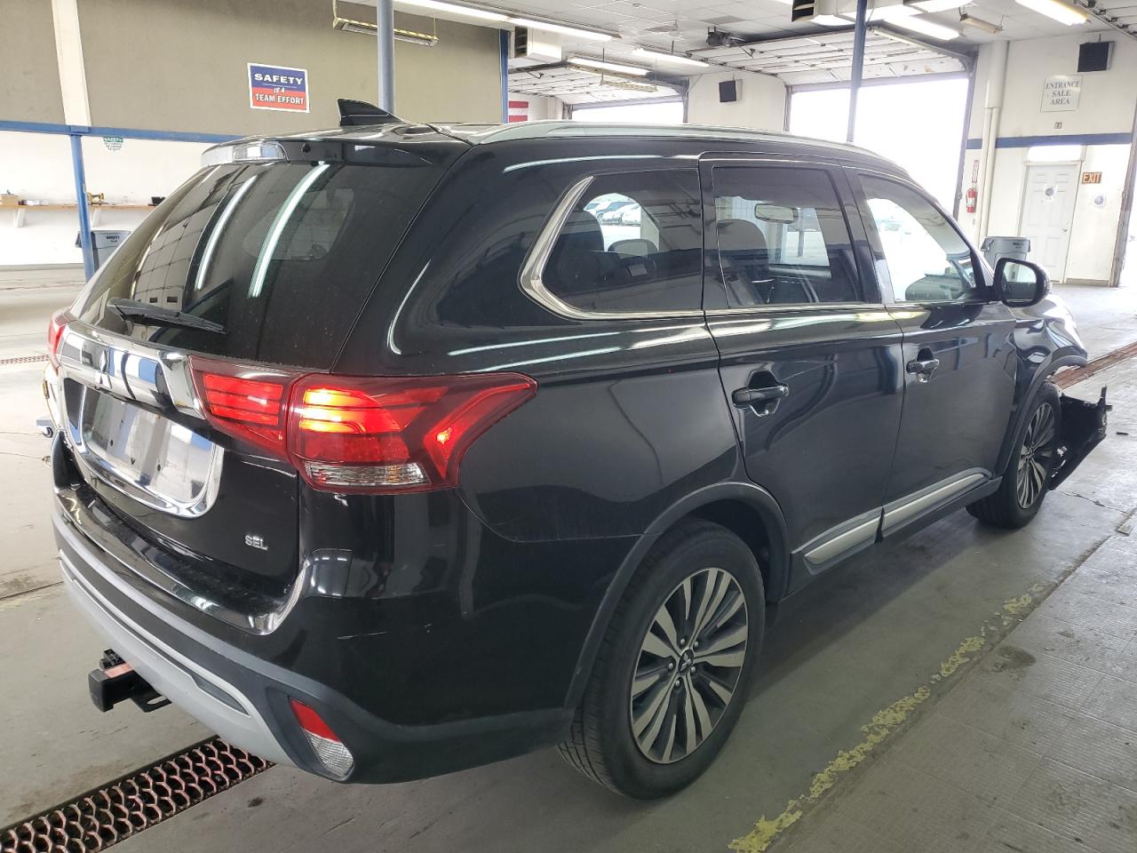 MITSUBISHI OUTLANDER SE