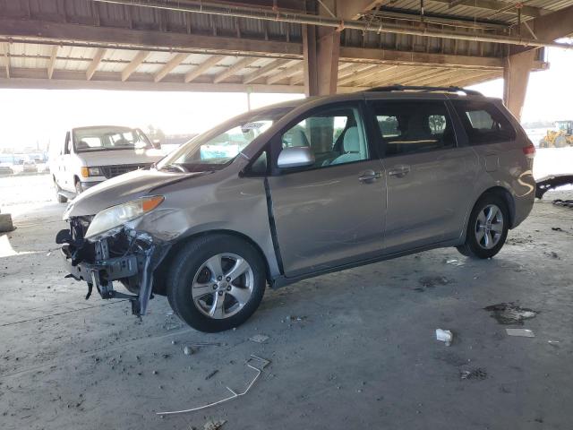 TOYOTA SIENNA LE