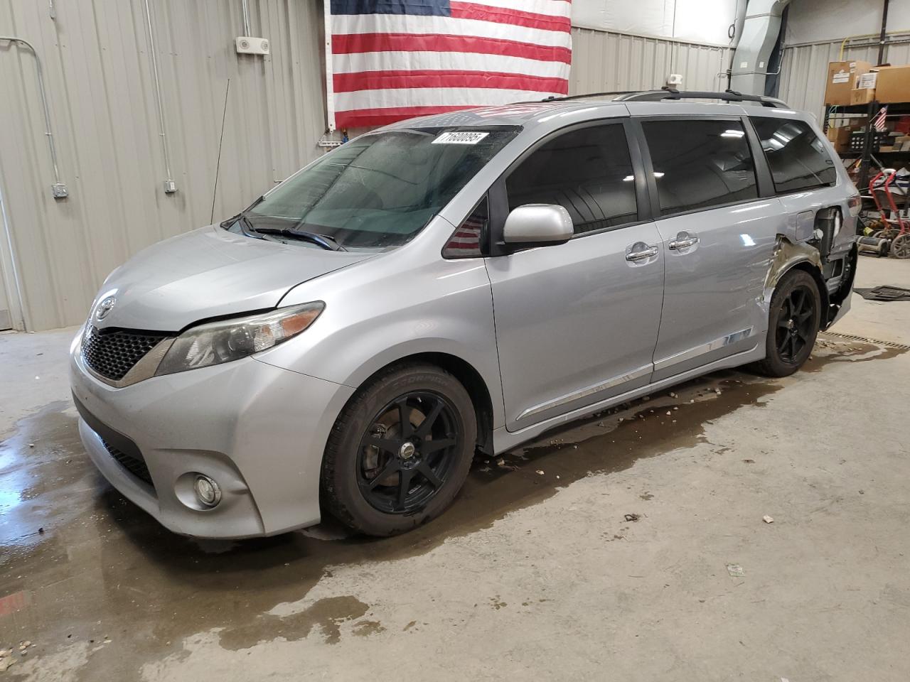 TOYOTA SIENNA SPORT