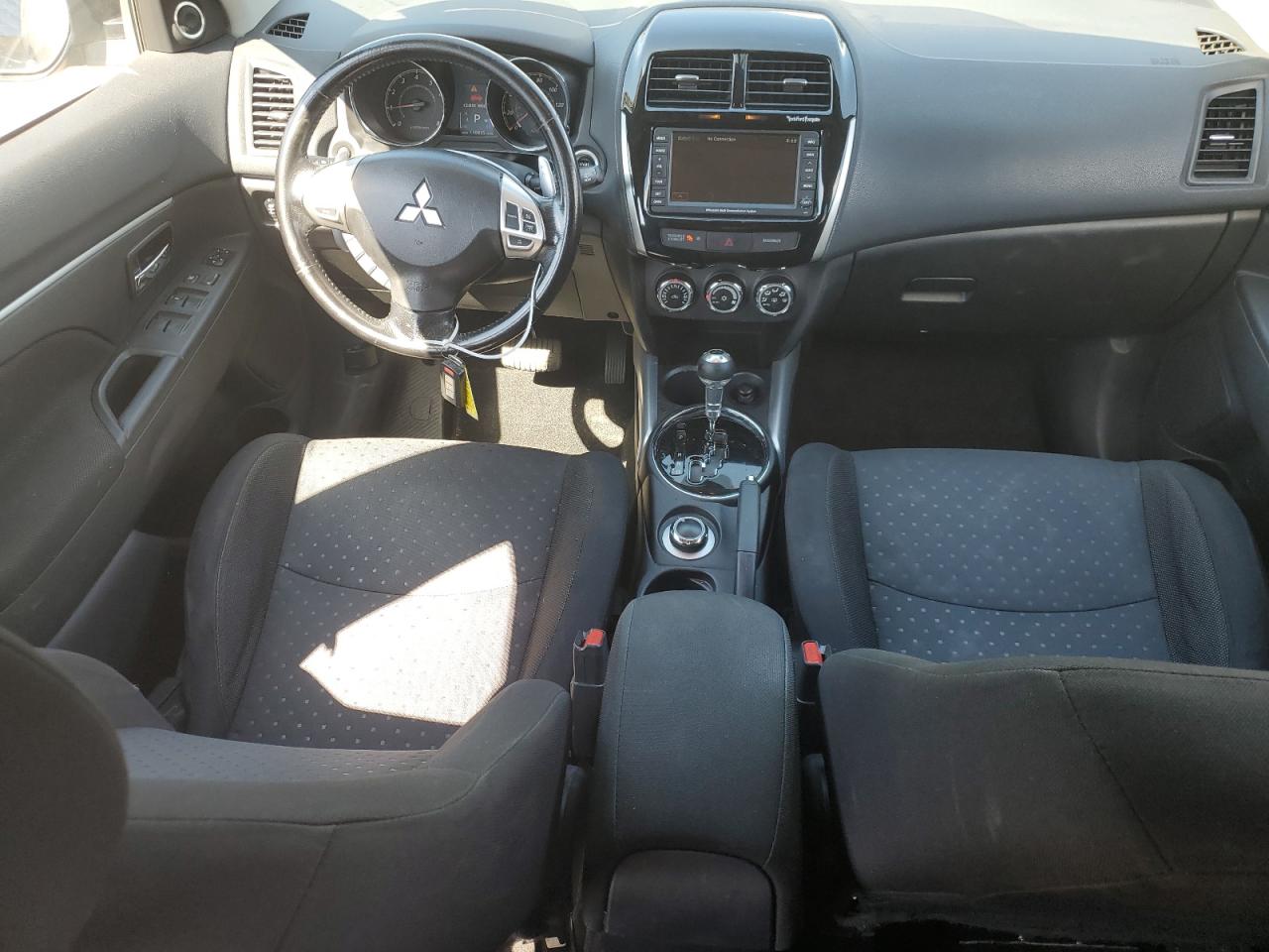 MITSUBISHI OUTLANDER SE