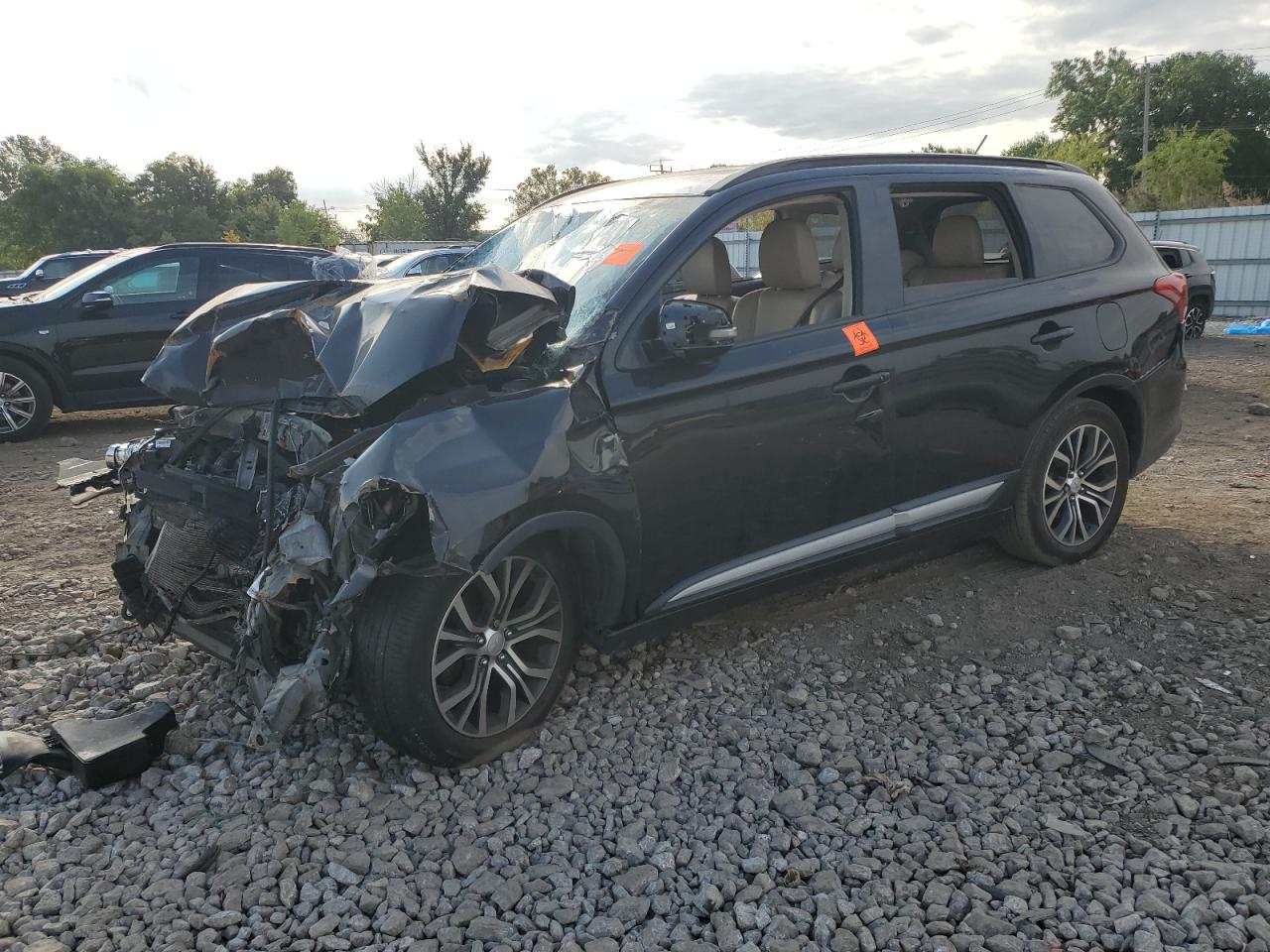 MITSUBISHI OUTLANDER SE