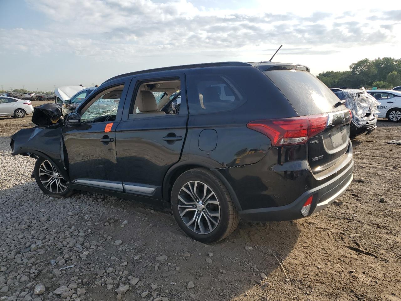 MITSUBISHI OUTLANDER SE