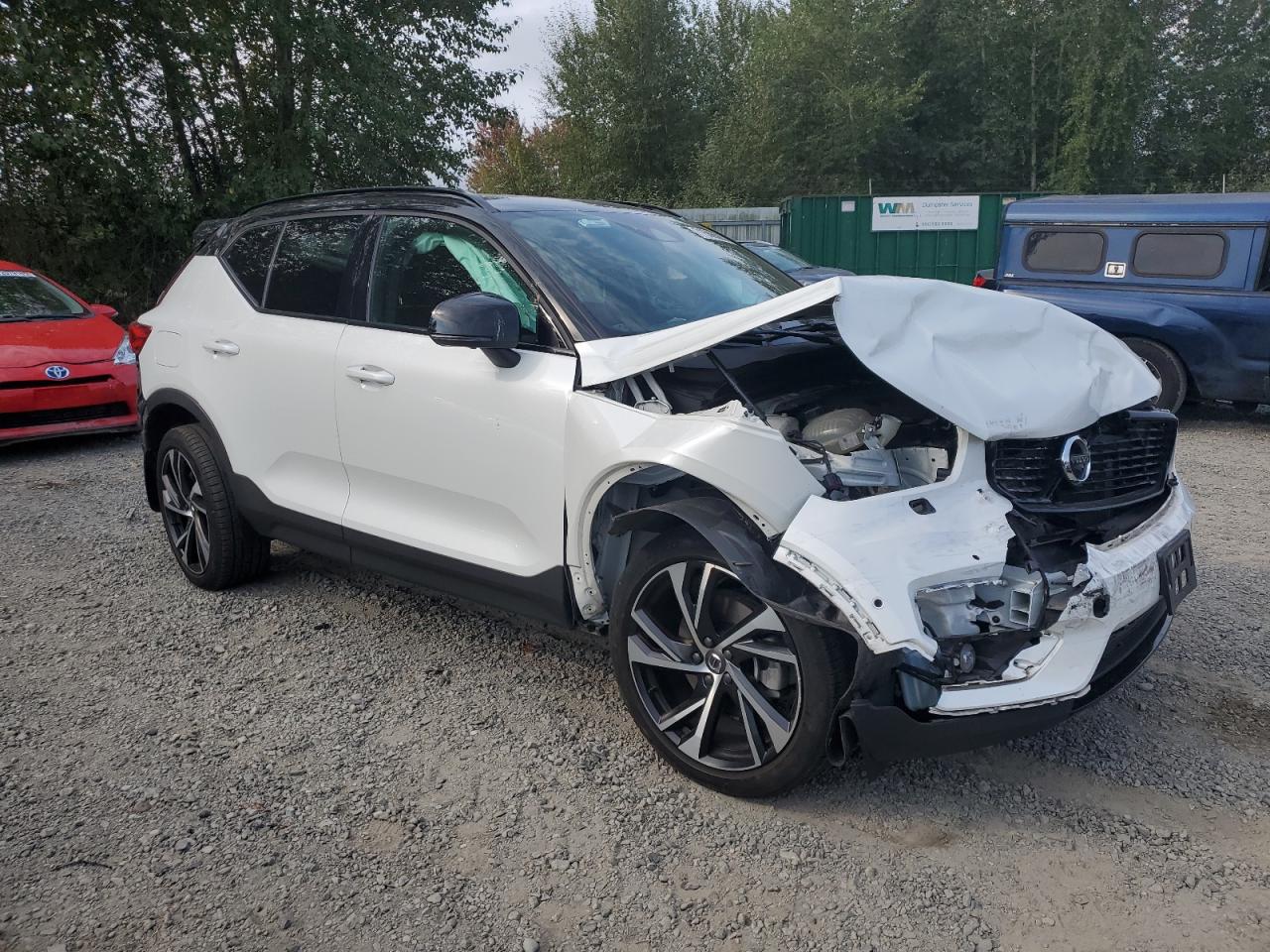 VOLVO XC40 T5 R-DESIGN
