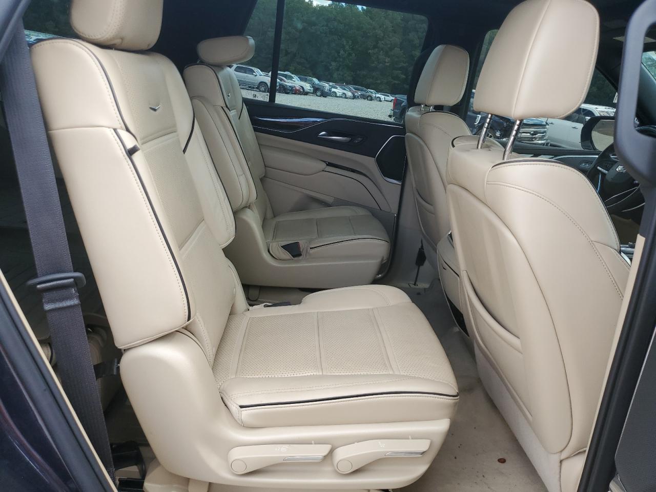 CADILLAC ESCALADE PREMIUM LUXURY