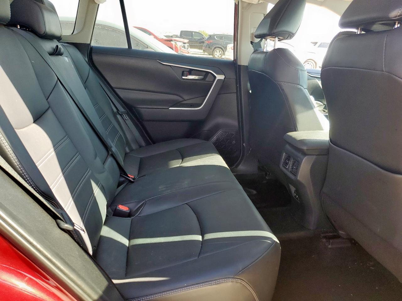 TOYOTA RAV4 XLE PREMIUM