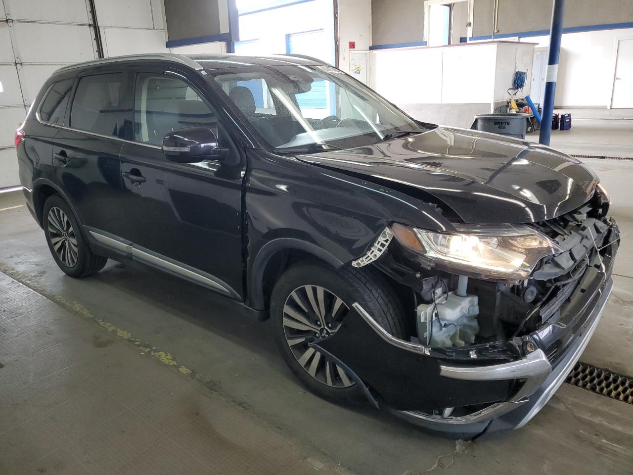 MITSUBISHI OUTLANDER SE