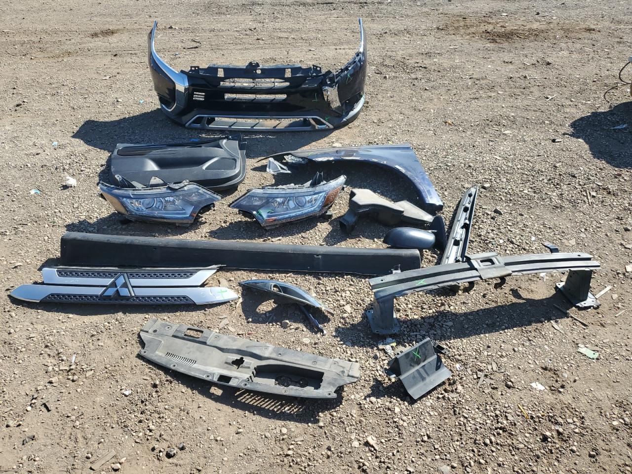 MITSUBISHI OUTLANDER ES