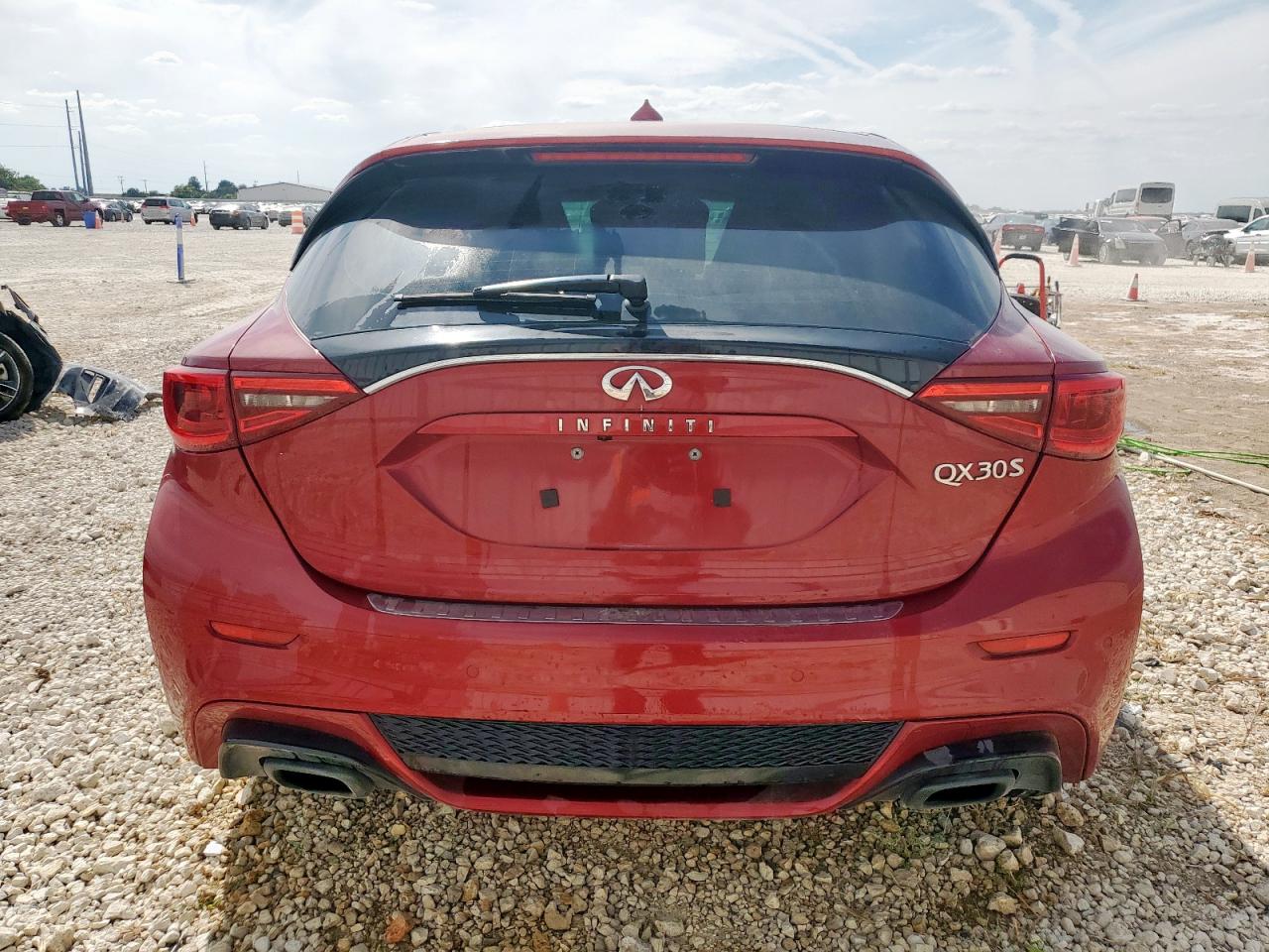 INFINITI QX30 BASE