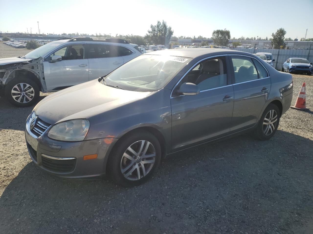 Lot #3302729048 2005 VOLKSWAGEN NEW JETTA 2.5L OPTION PACKAGE 1