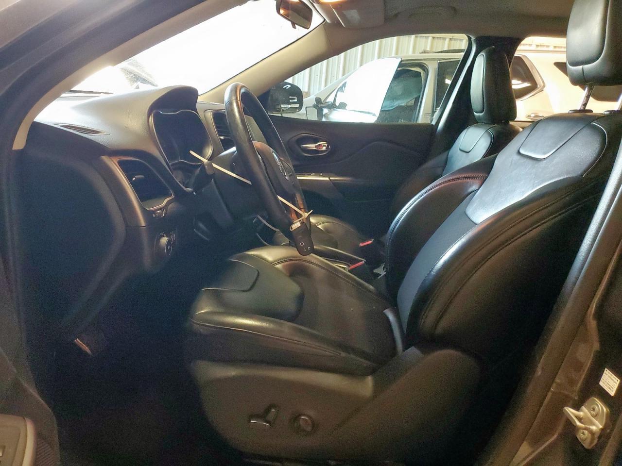 JEEP GRAND CHEROKEE LATITUDE PLUS