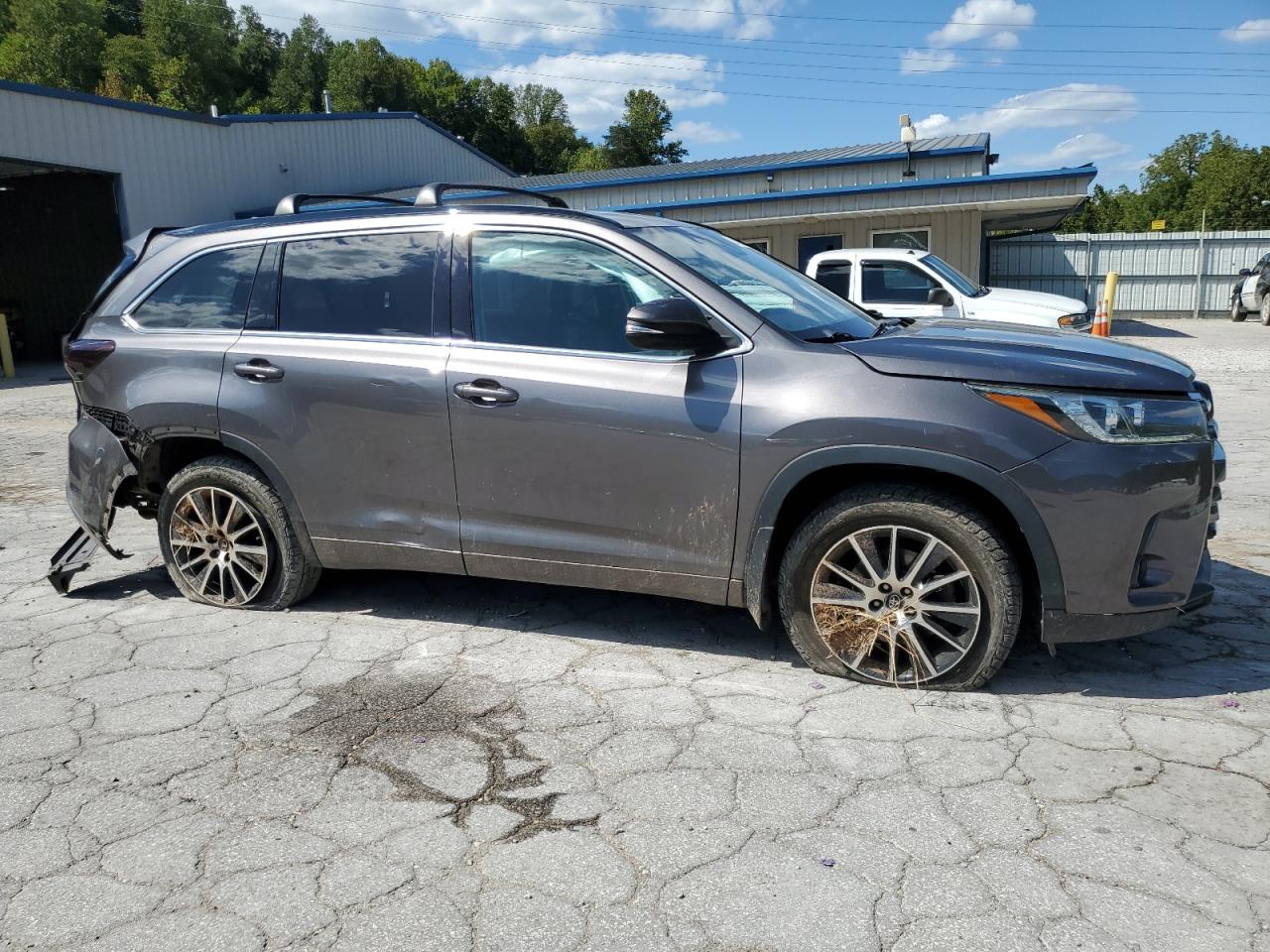 TOYOTA HIGHLANDER SE