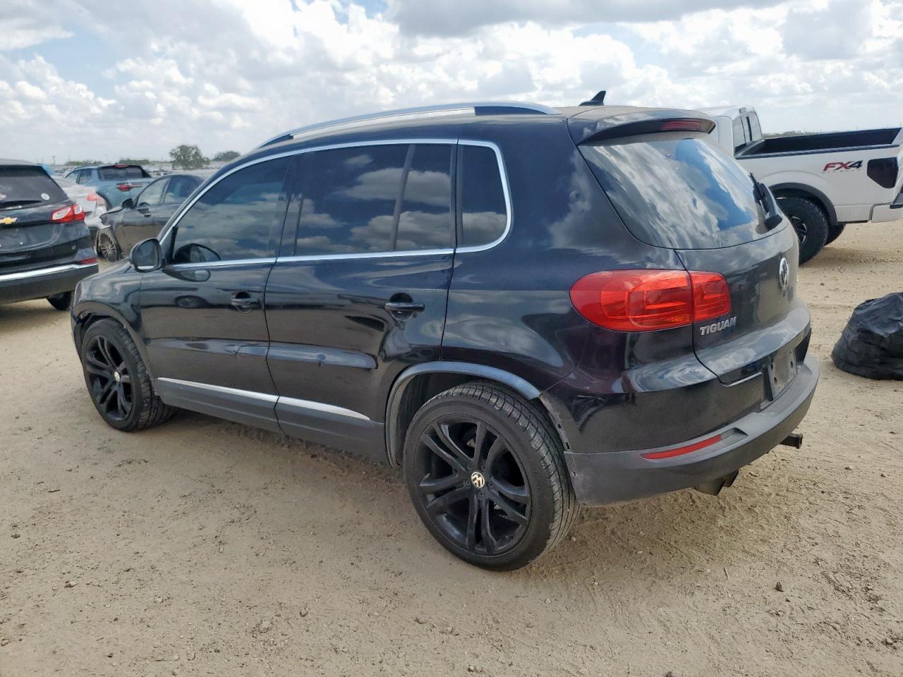 VOLKSWAGEN TIGUAN S
