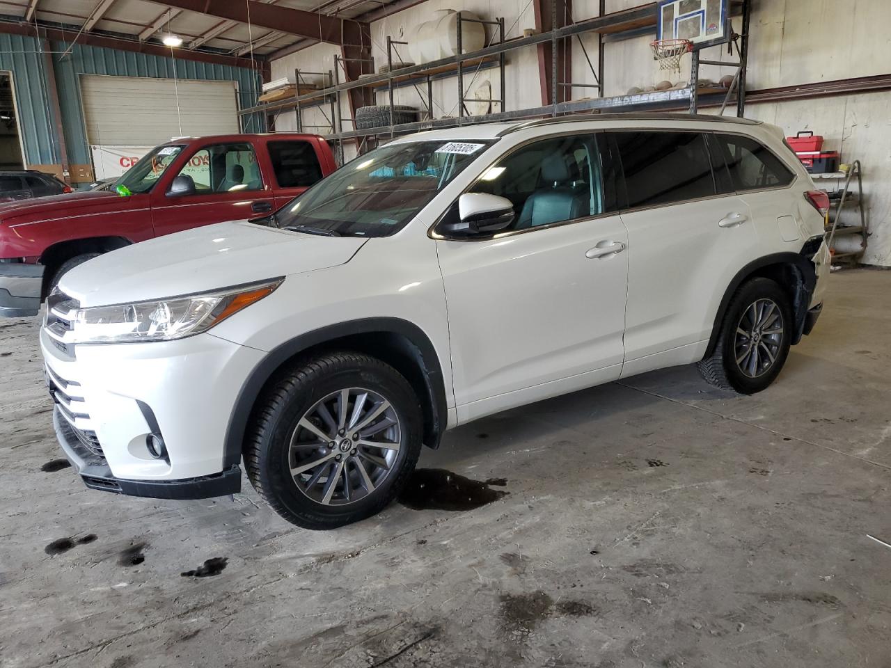 TOYOTA HIGHLANDER SE