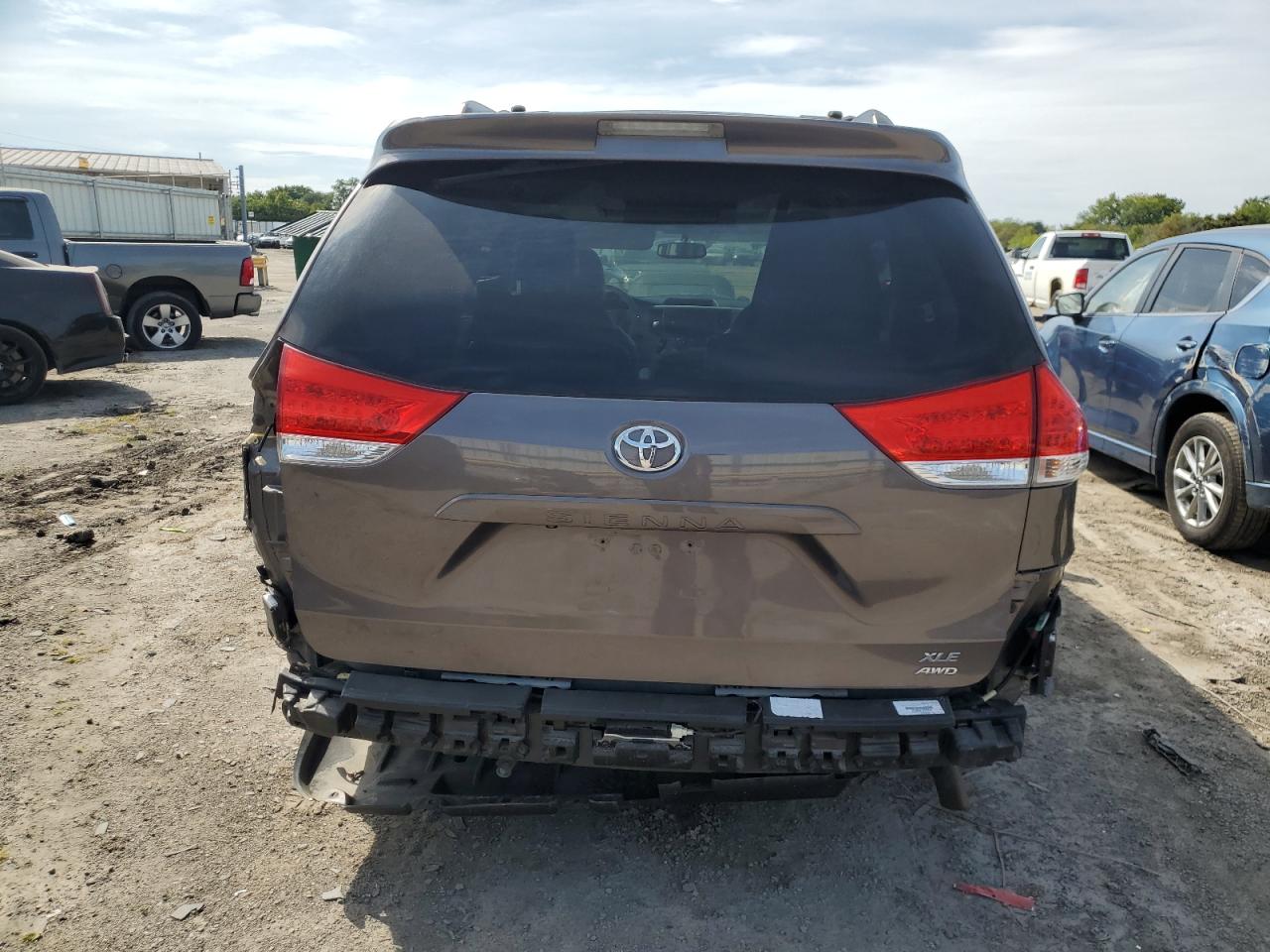 TOYOTA SIENNA XLE
