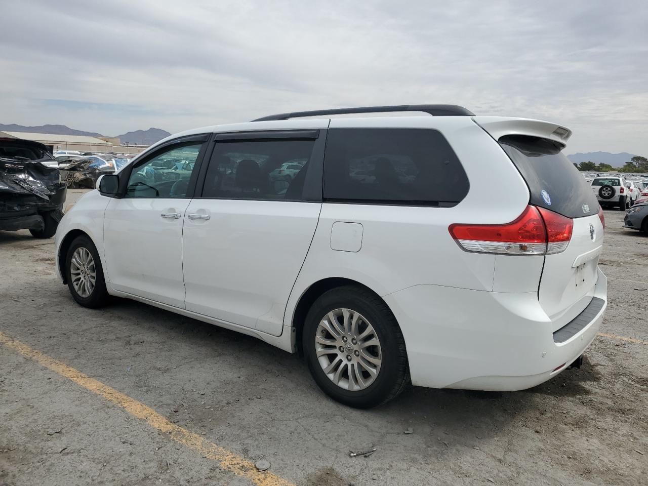 TOYOTA SIENNA XLE