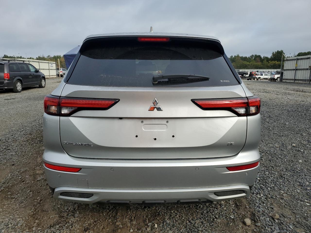 MITSUBISHI OUTLANDER SE
