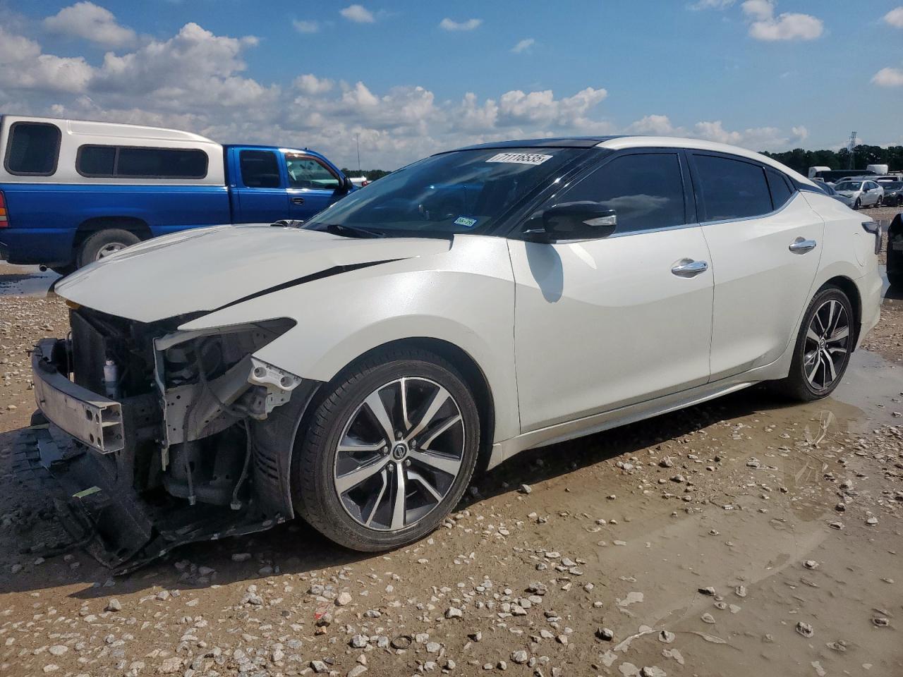 NISSAN MAXIMA S