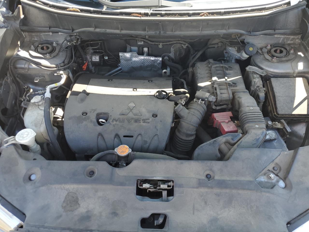 MITSUBISHI OUTLANDER SE